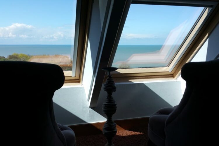 fenêtres vue mer chambre bourgeoise