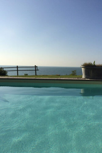piscine transparente vue mer deauville