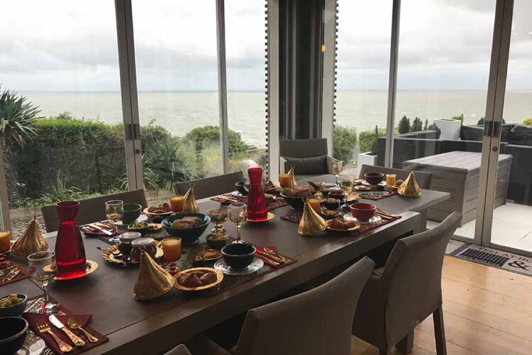 petit déjeuner oriental vue mer