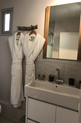 salle de bain peignoirs gîte showroom