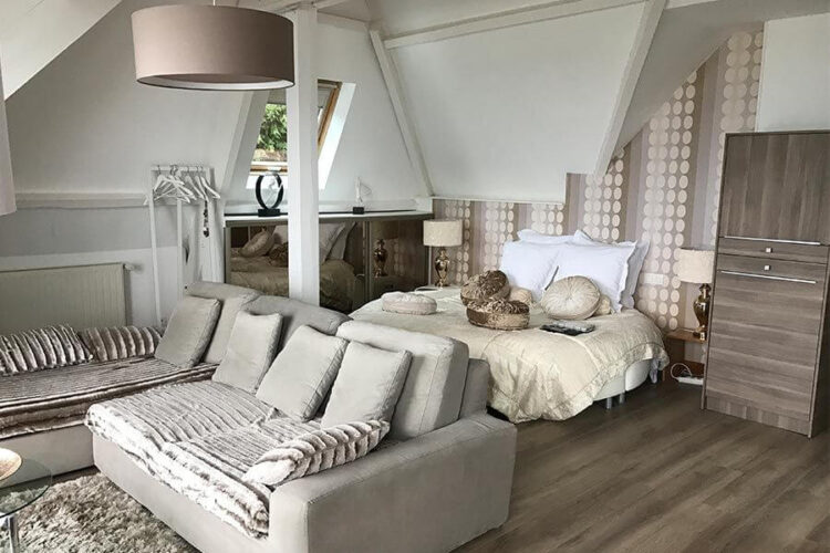 salon et lit rond suite normandy