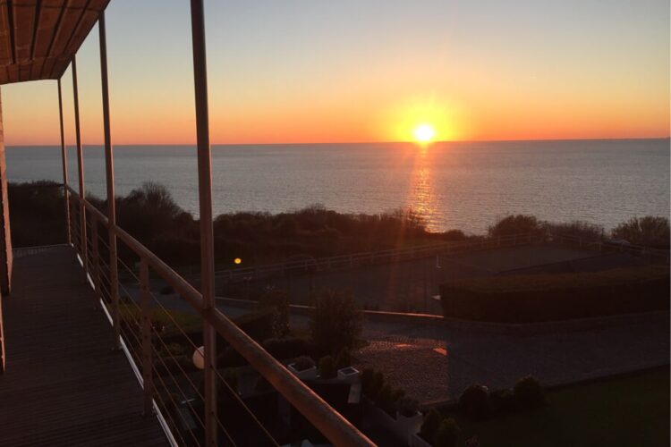 vue balcon court tennis vue mer