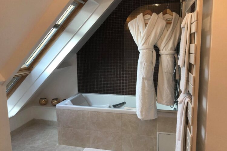 baignoire et peignoirs salle de bain
