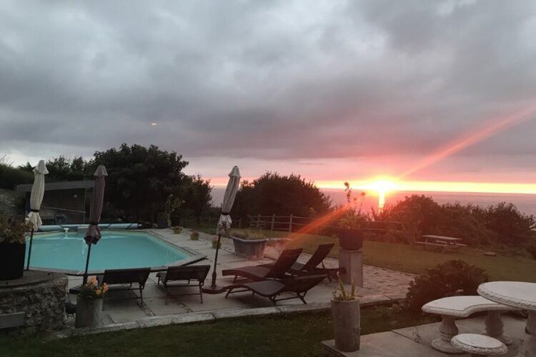 coucher soleil piscine du domaine