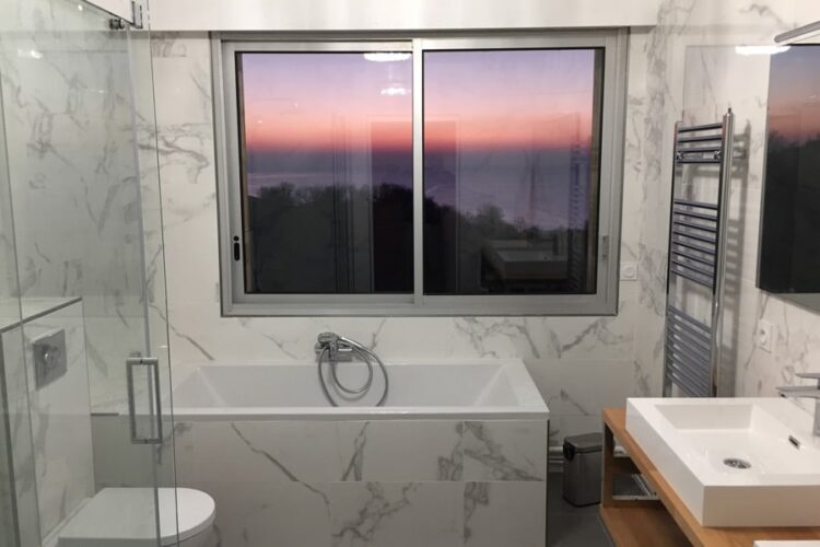 salle de bain vue mer coucher soleil chambre océane